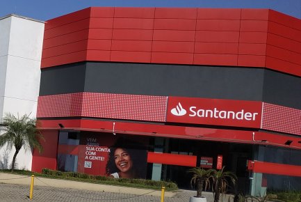 SANTANDER INSISTE NO ATENDIMENTO ATÉ ÀS 18H img